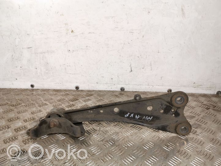 Toyota RAV 4 (XA40) Brazo de control suspensión trasero 