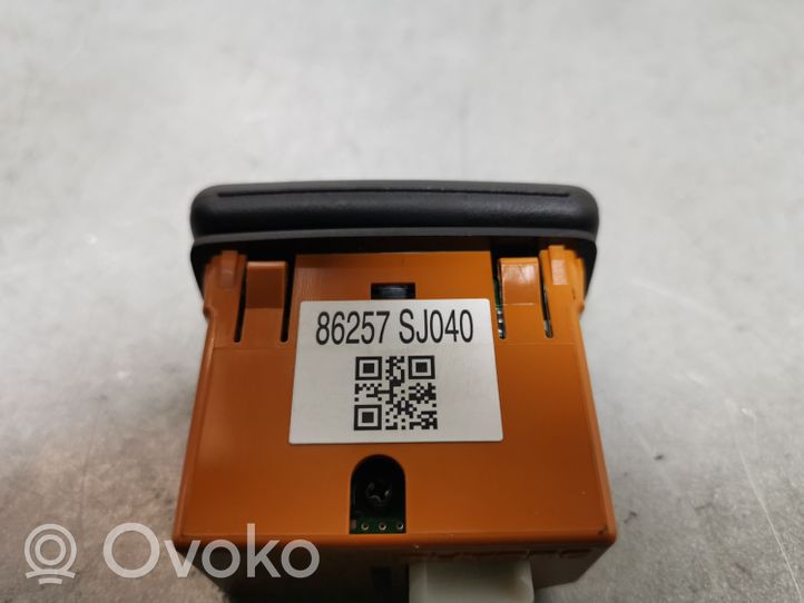 Subaru Forester SK Connettore plug in AUX 86257SJ040