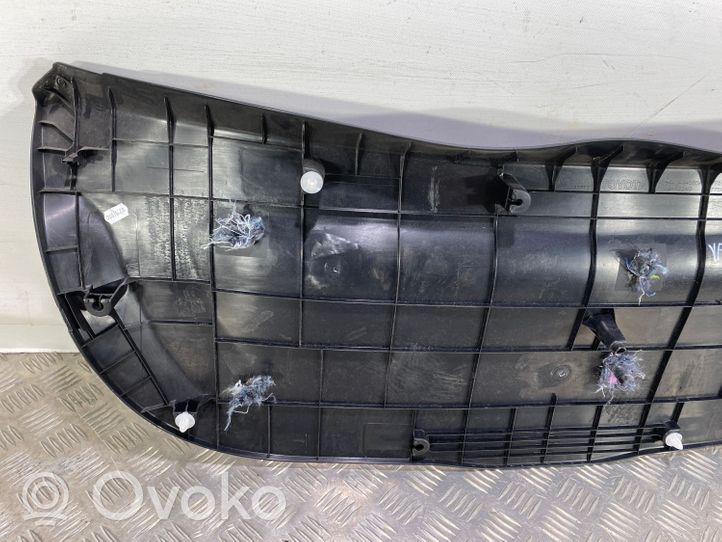 Toyota Yaris Verkleidung Abdeckung Heckklappe Kofferraumdeckel 677510D040