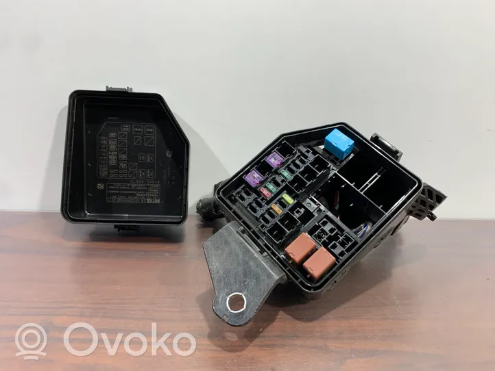 Toyota RAV 4 (XA50) Module de fusibles 8266242670