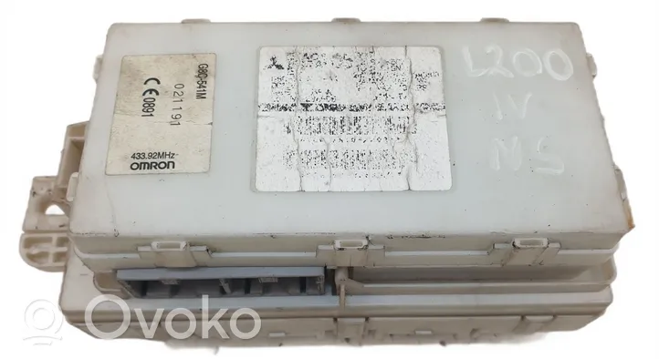 Mitsubishi L200 Saugiklių dėžė (komplektas) 