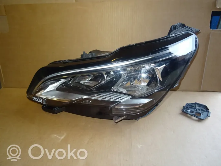 Peugeot 3008 II Lampa przednia 