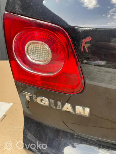 Volkswagen Tiguan Takaluukun/tavaratilan kansi 