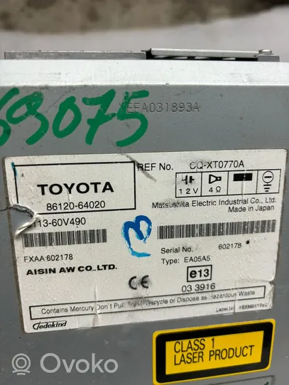 Toyota Corolla Verso E121 Panel / Radioodtwarzacz CD/DVD/GPS 86120-64020