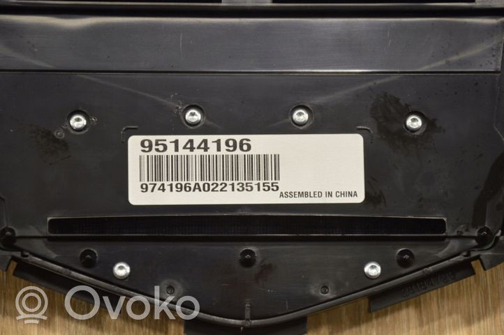 Chevrolet Cruze Tailgate/trunk/boot open switch S173
