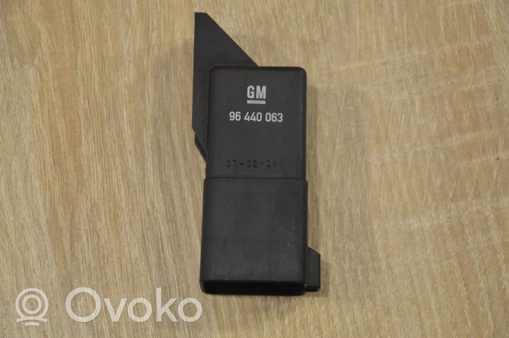 Opel Antara Window wiper relay S181