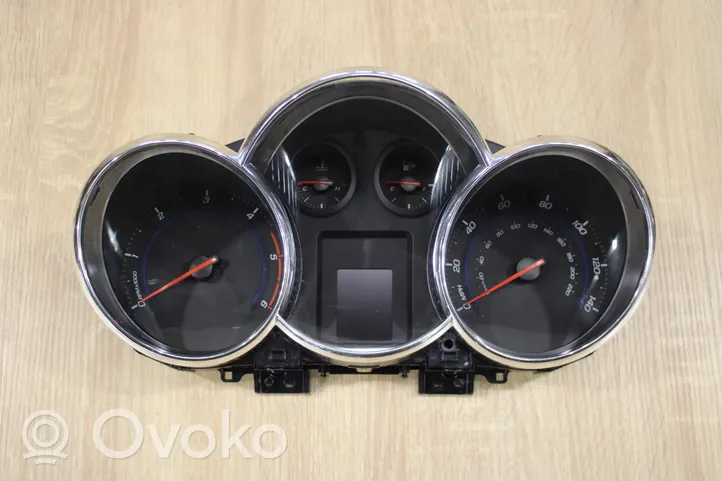 Chevrolet Cruze Speedometer (instrument cluster) 