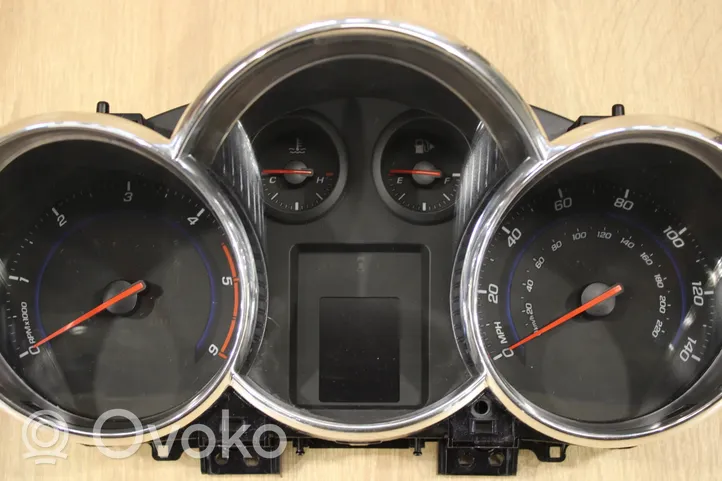 Chevrolet Cruze Speedometer (instrument cluster) 