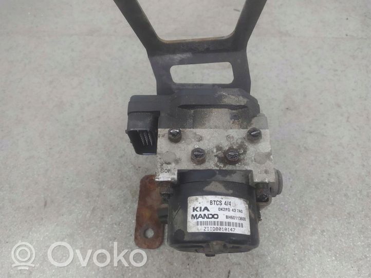 KIA Carens II Pompe ABS 0K2FD437A0