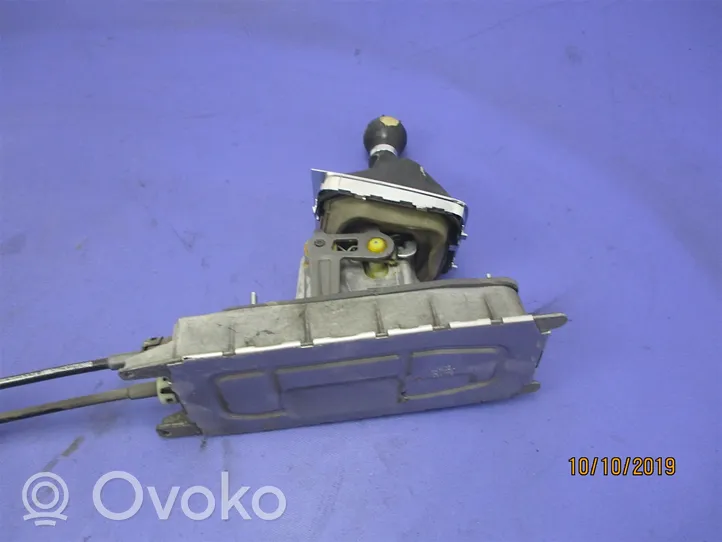 Volkswagen PASSAT B6 Gear selector/shifter in gearbox 