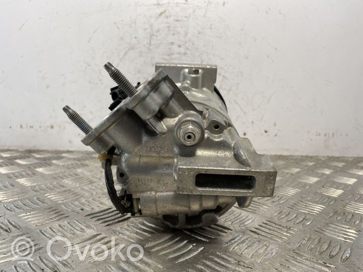 Volvo XC40 Air conditioning (A/C) compressor (pump) P32260849