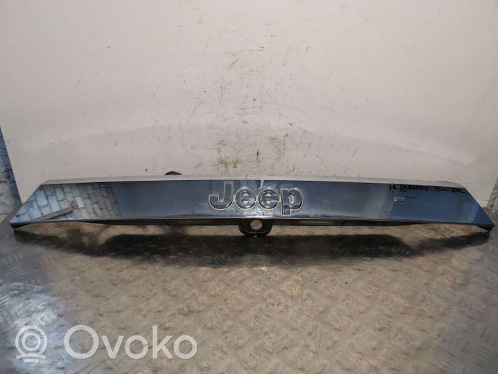 Jeep Grand Cherokee Takaluukun rekisterikilven valon palkki 