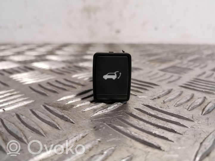 083492A Nissan XTrail T32 Tailgate/boot open switch button, 10.00 € RRR