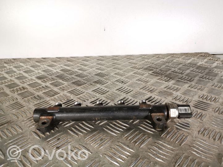 Opel Antara Listwa wtryskowa R9144Z300A