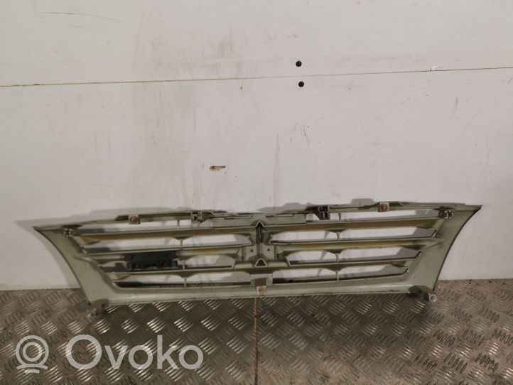 Mitsubishi Pajero Grille de calandre avant 