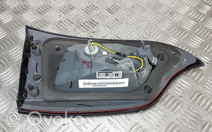 Jeep Cherokee Lampy tylnej klapy bagażnika 68330344AA