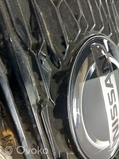 Nissan Qashqai Griglia superiore del radiatore paraurti anteriore 