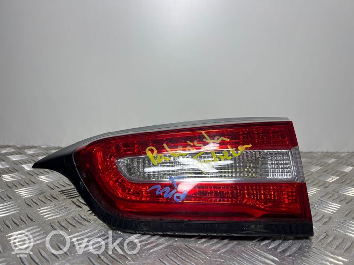 Jeep Cherokee Galinis žibintas dangtyje 68102920AC