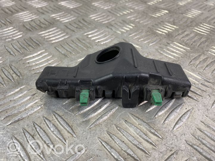 KIA Sorento Fender mounting bracket 86513C6000