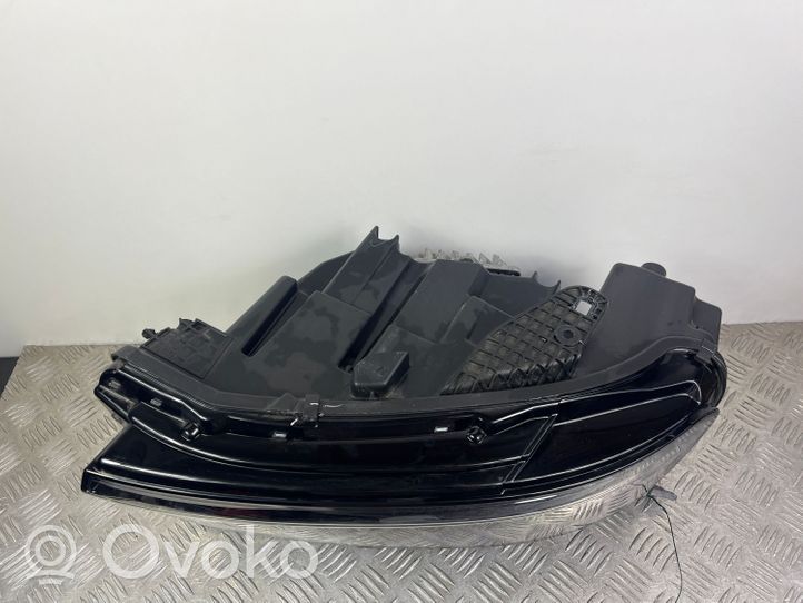 Jeep Grand Cherokee WL Lampa przednia P68376987AF