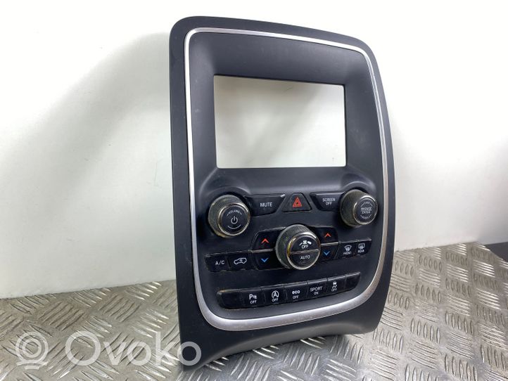 Dodge Durango Mascherina unità principale autoradio/GPS P68405346AA