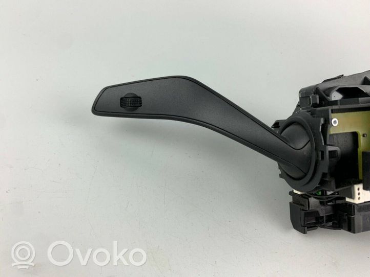 Audi Q2 - Leva/interruttore dell’indicatore di direzione e tergicristallo 8V0953521HD