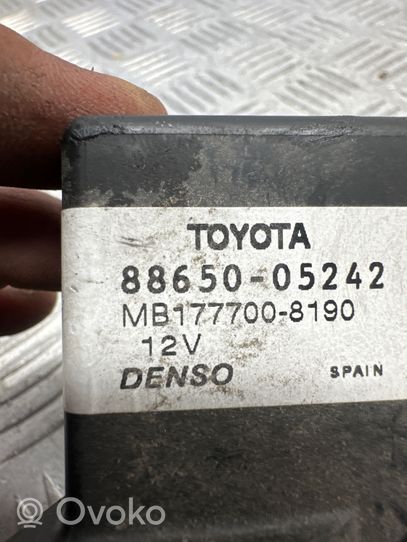 Toyota Avensis T270 Unité de contrôle climatique 8865005242
