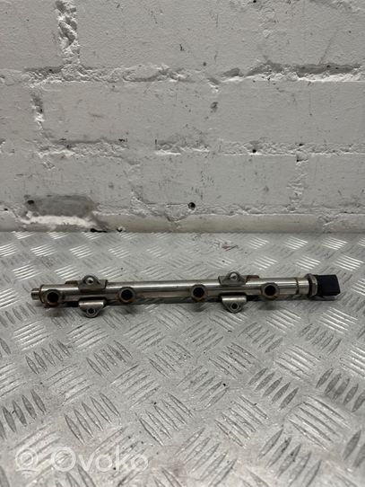 Audi A3 S3 8V Tuyau d'alimentation conduite de carburant 04E133320D