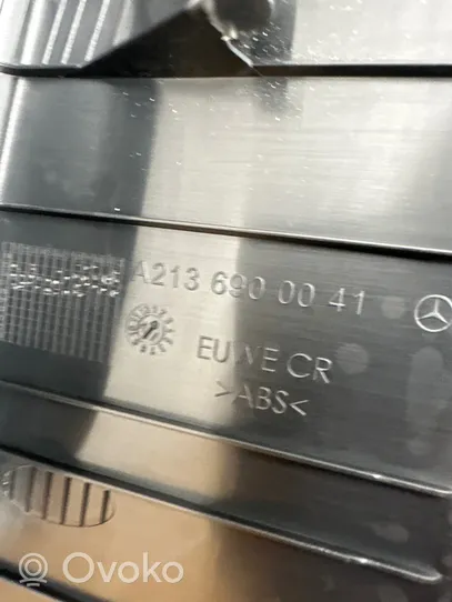 Mercedes-Benz E AMG W213 Protection de seuil de coffre A2136900041