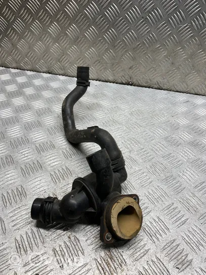 Audi A4 S4 B8 8K Termostat / Obudowa termostatu 03L121111AD