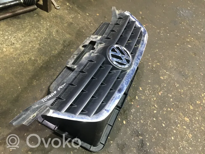 Volkswagen Touran I Maskownica / Grill / Atrapa górna chłodnicy 1T0853651