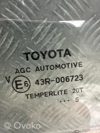 Toyota Avensis T270 aizmugurējo durvju stikls 43R006723