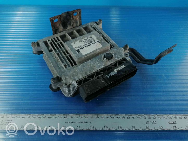 Hyundai i20 (PB PBT) Calculateur moteur ECU 3911003256