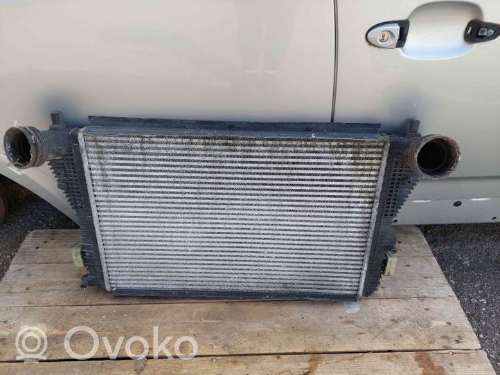 Volkswagen Jetta V Prowadnica powietrza intercoolera 1K0145803AN