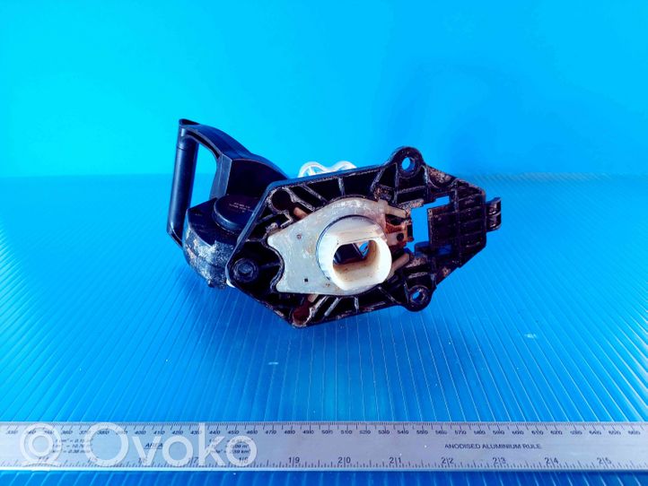 Renault Clio IV Uchwyt / Mocowanie koła zapasowego 8200601401