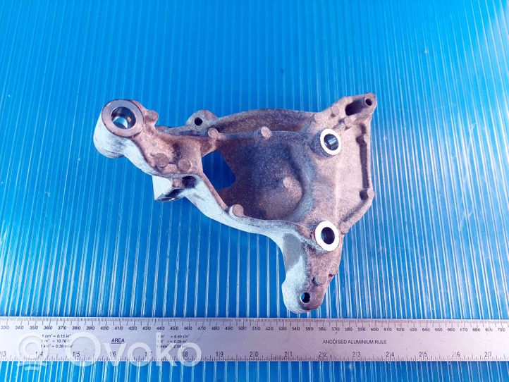 Volkswagen Crafter Engine mounting bracket 04L2600895