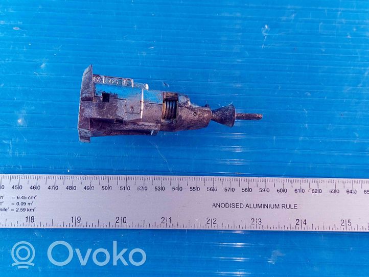 Volkswagen Golf VI Front door lock (next to the handle) N0503526