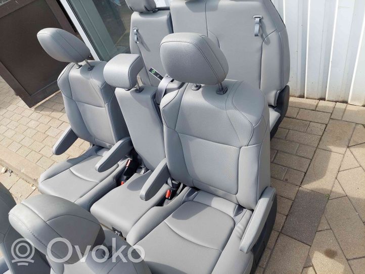 Toyota Sienna XL40 IV Sėdynių komplektas 