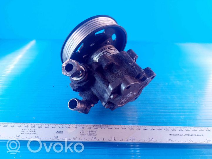 Audi A4 S4 B7 8E 8H Vairo stiprintuvo siurblys 4F0145155P