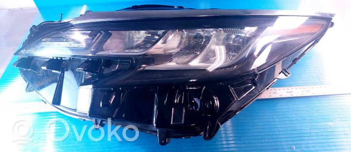 Toyota Sienna XL40 IV Phare frontale 8115008100
