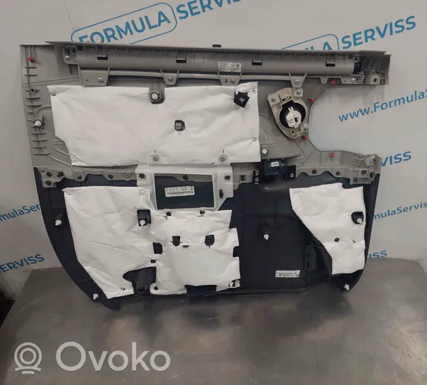 Toyota Sienna XL40 IV Liukuoven lista 6768008311