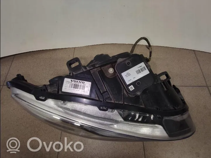 Volvo S60 Lampa przednia 31420254