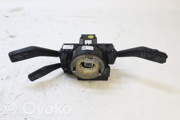 Volkswagen PASSAT B6 Tailgate/trunk/boot open switch 