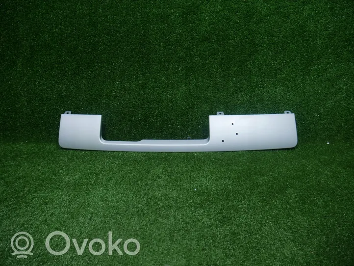 Land Rover Defender Takapuskurin alaosan lista N8B219K809E