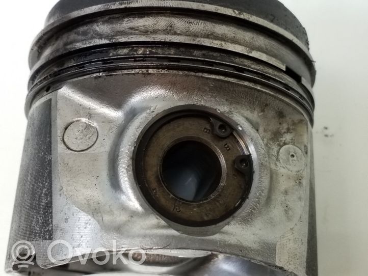 Nissan Primera Piston 86L77F091