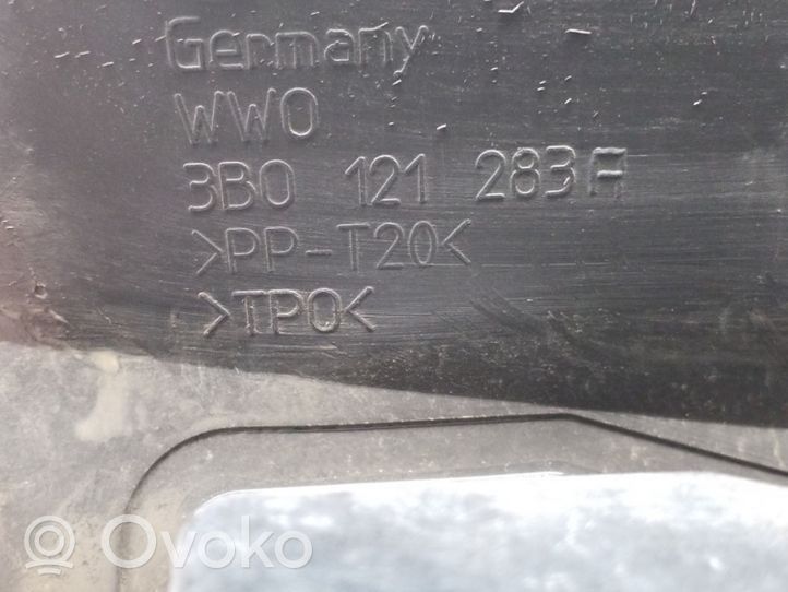 Volkswagen PASSAT B5 Välijäähdyttimen ilmanohjauksen ilmakanava 3B0121283F