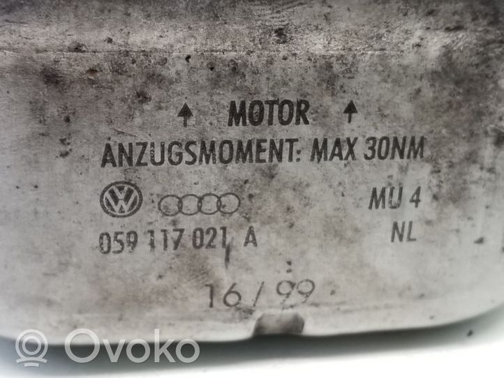 Audi A4 S4 B5 8D Radiatore dell’olio trasmissione/cambio 059117021A