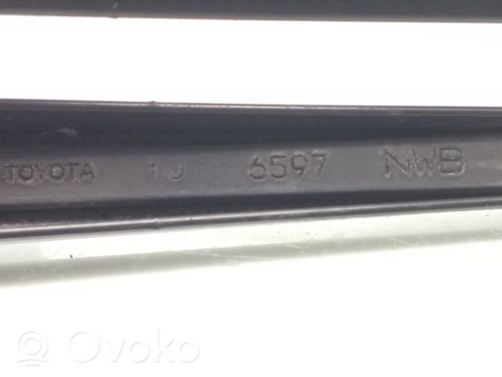 Toyota Avensis T250 Ramię wycieraczki szyby przedniej / czołowej 6597