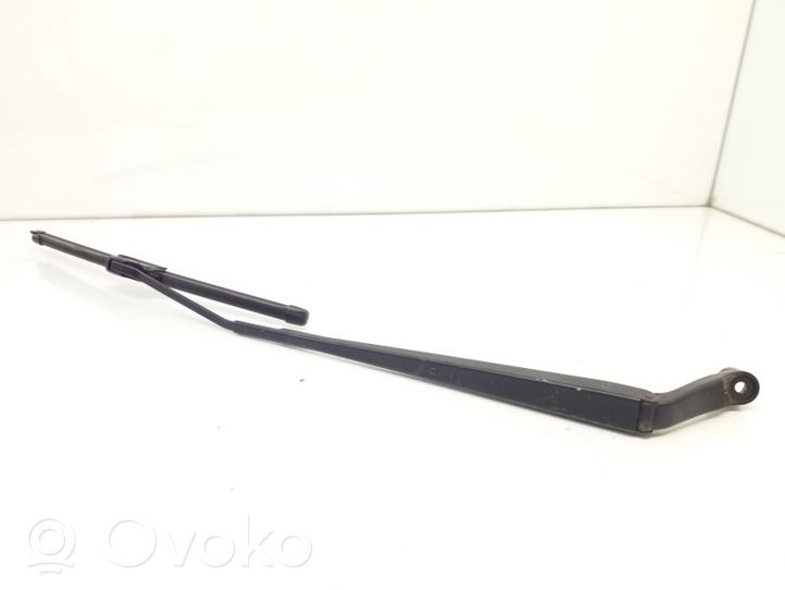 Toyota Avensis T250 Front wiper blade arm 6598