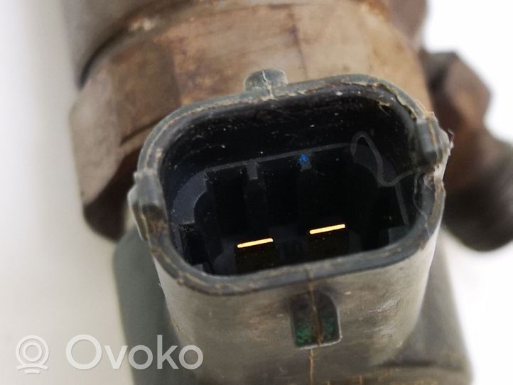 Volvo V70 Fuel injector 8658352